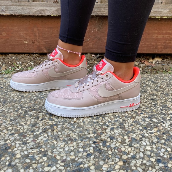 Nike Air Force 1 - Picture 1 of 9